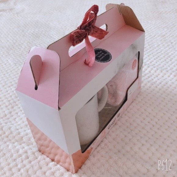 Hello Gorgeous Ceramic Mug & Ultra Plush Socks - Gift for Her - New in Box - Picture 5 of 5